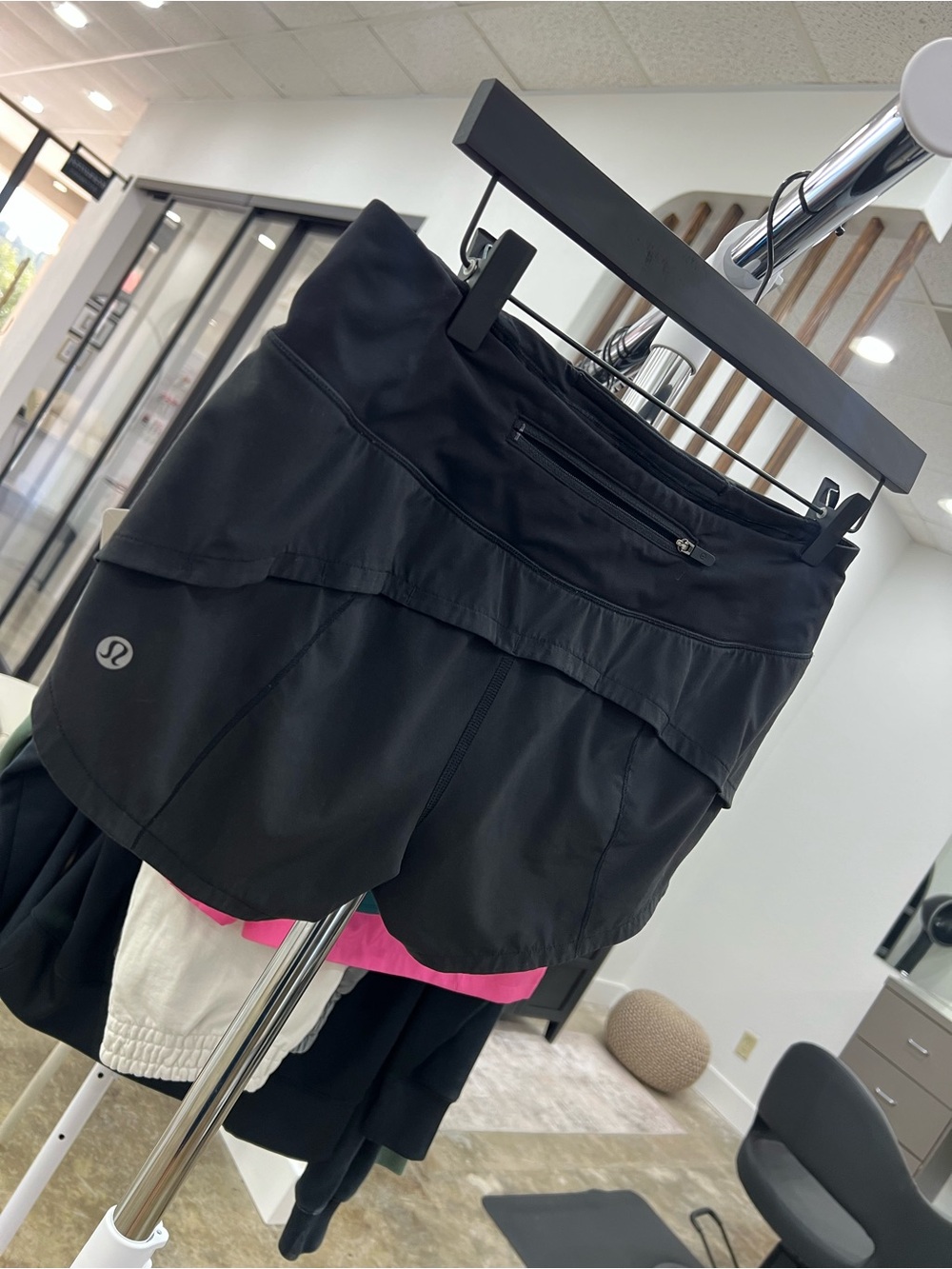 lululemon athletica Black speed up shorts low rise 2.5” seam size 6